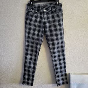 Vintage YMI from the city of Angels Juniors Plaid Black / White jeans Sz 3